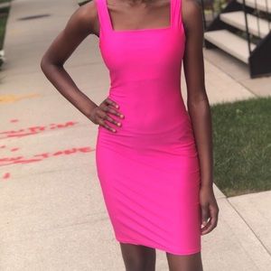 Bodycon neon pink dress